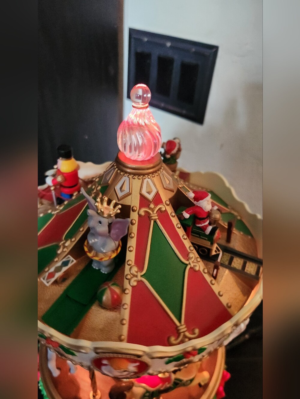 New! Maisto Holiday, Lighted, Animated, Musical Carousel - Picture 2 of 8